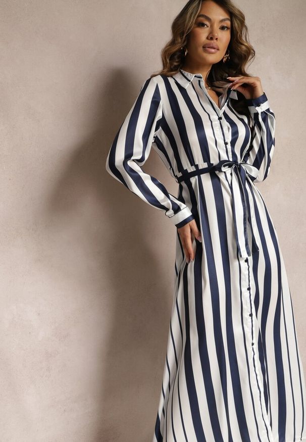 Renee - Biało-Granatowa Koszulowa Sukienka Ozdobiona Wzorem w Paski Wiązana w Talii Orintta. Okazja: na co dzień. Kolor: biały. Materiał: skóra. Wzór: paski, aplikacja. Typ sukienki: koszulowe. Styl: casual, elegancki