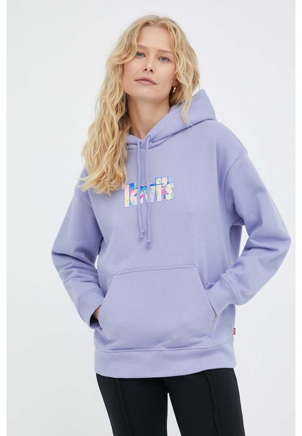 Levi's® - Levi's bluza bawełniana damska kolor fioletowy z kapturem z nadrukiem. Okazja: na spotkanie biznesowe. Typ kołnierza: kaptur. Kolor: fioletowy. Materiał: bawełna. Wzór: nadruk. Styl: biznesowy