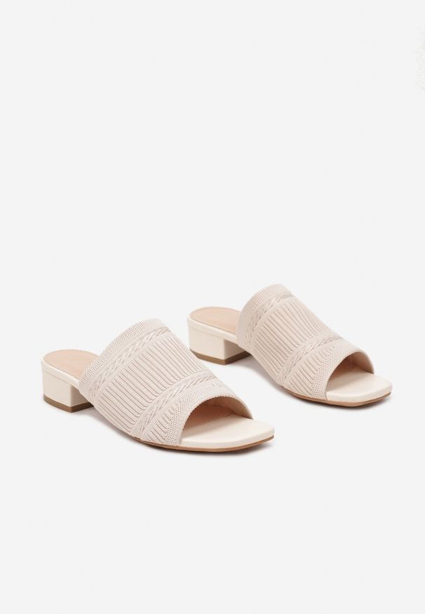 Born2be - Jasnobeżowe Klapki na Obcasie z Tłoczoną Cholewką Dolianne. Okazja: na co dzień. Kolor: beżowy. Sezon: lato. Obcas: na obcasie. Styl: elegancki, casual. Wysokość obcasa: średni