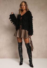 Renee - Czarny Kardigan z Wiązaniem i Frędzlami z Domieszką Wełny i Wiskozy Tiseana. Okazja: na co dzień. Typ kołnierza: dekolt w serek. Kolor: czarny. Materiał: wełna, wiskoza. Styl: casual #3