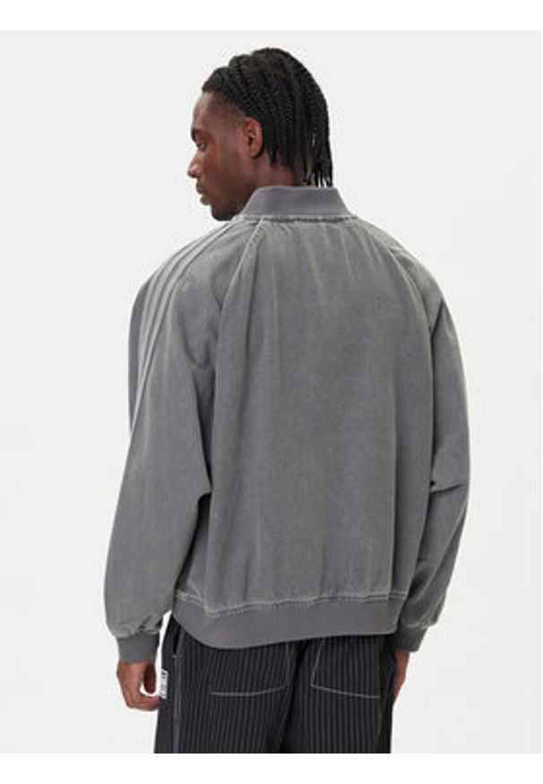Adidas - adidas Kurtka jeansowa SST adicolor JW5915 Szary Loose Fit. Kolor: szary. Materiał: bawełna