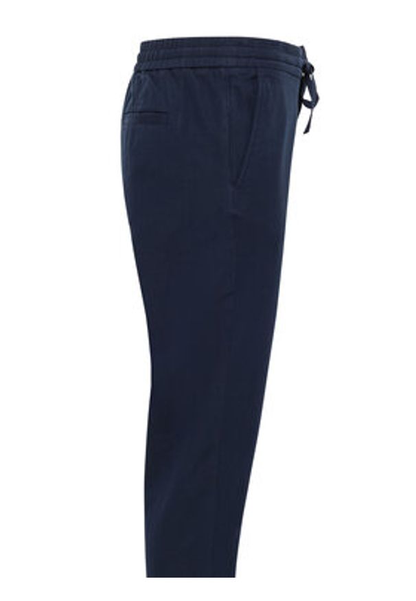 Mustang Chinosy Milano 1016436 Granatowy Tapered Fit. Kolor: niebieski. Materiał: bawełna