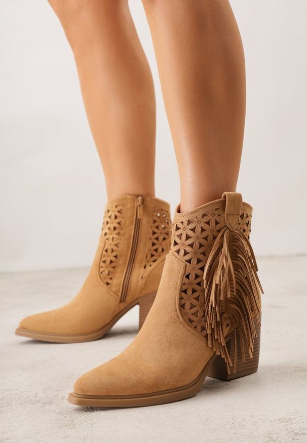 Born2be - Brązowe Botki Kowbojki na Stożkowym Obcasie z Ażurowym Wzorem i Eathetina. Okazja: na co dzień. Kolor: brązowy. Materiał: jeans. Wzór: ażurowy. Obcas: na obcasie. Styl: boho, casual, elegancki. Wysokość obcasa: średni