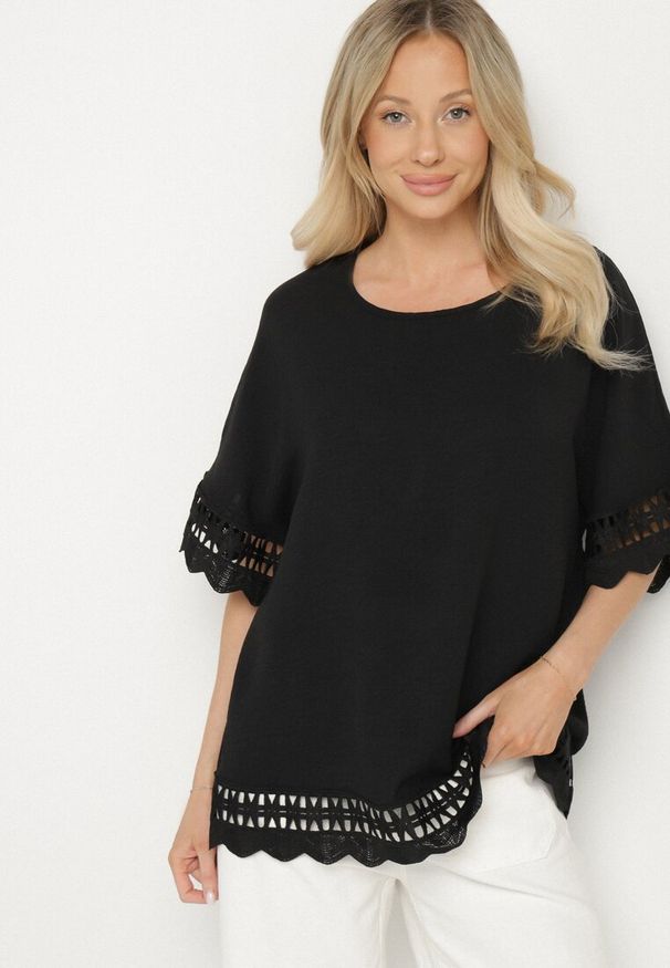 Born2be - Czarna Bluzka z Ażurowymi Wstawkami Vozenia. Okazja: na co dzień. Kolor: czarny. Materiał: jeans. Wzór: ażurowy. Styl: klasyczny, elegancki, casual