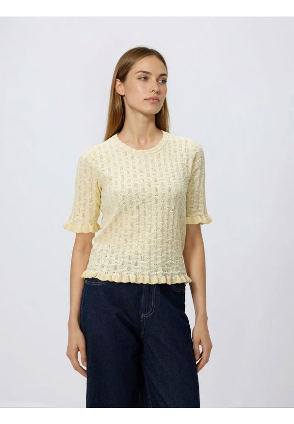 Reserved - Sweter z wiskozą - jasnożółty. Kolor: żółty. Materiał: wiskoza