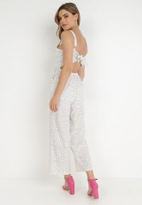 Born2be - Biały Kombinezon Aereira. Okazja: na imprezę, na co dzień. Kolor: biały. Długość rękawa: na ramiączkach. Długość: długie. Wzór: aplikacja, kropki. Sezon: lato. Styl: casual #3