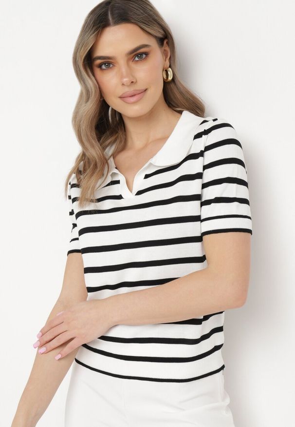 Born2be - Biała Wiskozowa Bluzka Polo Dzianinowa w Paski z Kołnierzykiem Eliltia. Typ kołnierza: polo. Kolor: biały. Materiał: wiskoza, dzianina. Wzór: paski. Styl: elegancki