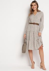 Born2be - Jasnoniebieska Sukienka Ampissa. Typ kołnierza: kołnierz z falbankami. Kolor: niebieski. Wzór: aplikacja, kwiaty, nadruk. Styl: klasyczny. Długość: midi #3