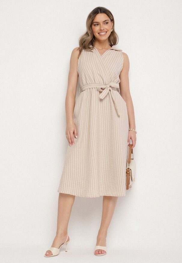 Born2be - Beżowa Sukienka o Koszulowym Kroju Bez Rękawów z Wiązanym Paskiem Liriora. Okazja: na co dzień. Typ kołnierza: dekolt w kształcie V. Kolor: beżowy. Długość rękawa: bez rękawów. Typ sukienki: koszulowe. Styl: klasyczny, casual