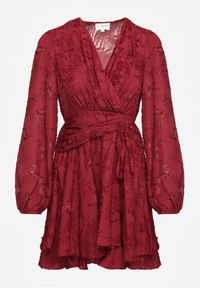 Renee - Bordowa Sukienka Koktajlowa z Modnym Marszczeniem i Nitkami Gorena. Okazja: na imprezę, na co dzień. Kolor: czerwony. Wzór: aplikacja. Sezon: wiosna. Typ sukienki: kopertowe, proste. Styl: wizytowy #8