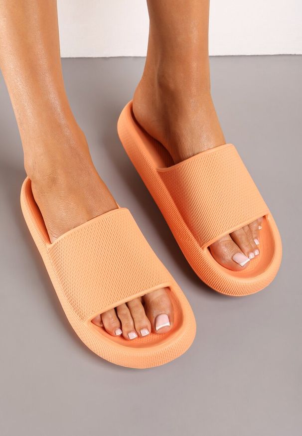 Born2be - Pomarańczowe Klapki z Pianki o Minimalistycznym Designie Kaseis. Okazja: na plażę, na co dzień. Kolor: pomarańczowy. Styl: sportowy, casual