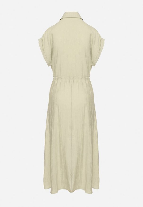 Born2be - Jasnozielona Wiskozowa Rozkloszowana Sukienka z Gumką w Talii Ozdobiona Guzikami Lemvia. Okazja: na spotkanie biznesowe. Kolor: zielony. Materiał: wiskoza. Wzór: aplikacja. Sezon: lato. Typ sukienki: sportowe, rozkloszowane. Styl: klasyczny, elegancki, sportowy, biznesowy