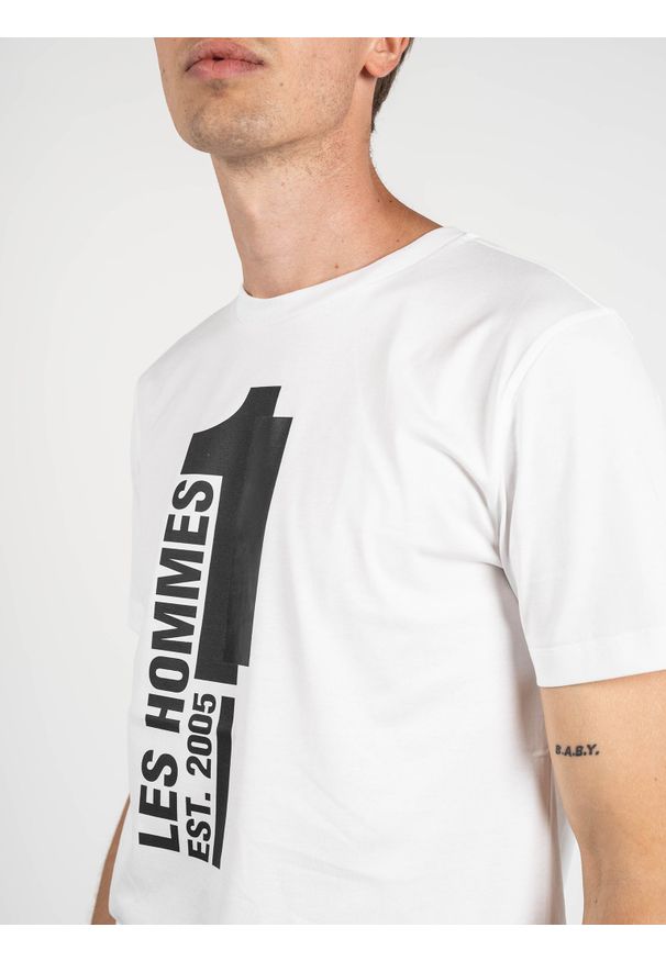Les Hommes T-shirt | LLT205 721P | Round Neck T-Shirt | Mężczyzna | Biały. Okazja: na co dzień. Kolor: biały. Materiał: bawełna. Wzór: nadruk. Styl: casual