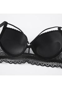 Intica - Komplet bieliźniany z usztywnianym biustonoszem i koronką Jolynn. Kolor: czerwony. Materiał: koronka. Wzór: koronka #3