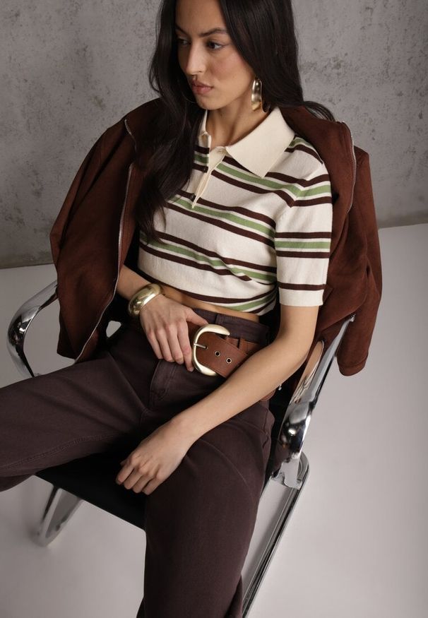 Renee - Zielono-Kremowy T-shirt Polo z Wiskozą w Paski z Guzikami Vevevia. Okazja: na co dzień. Typ kołnierza: polo. Kolor: zielony. Materiał: wiskoza. Wzór: paski. Styl: casual, sportowy