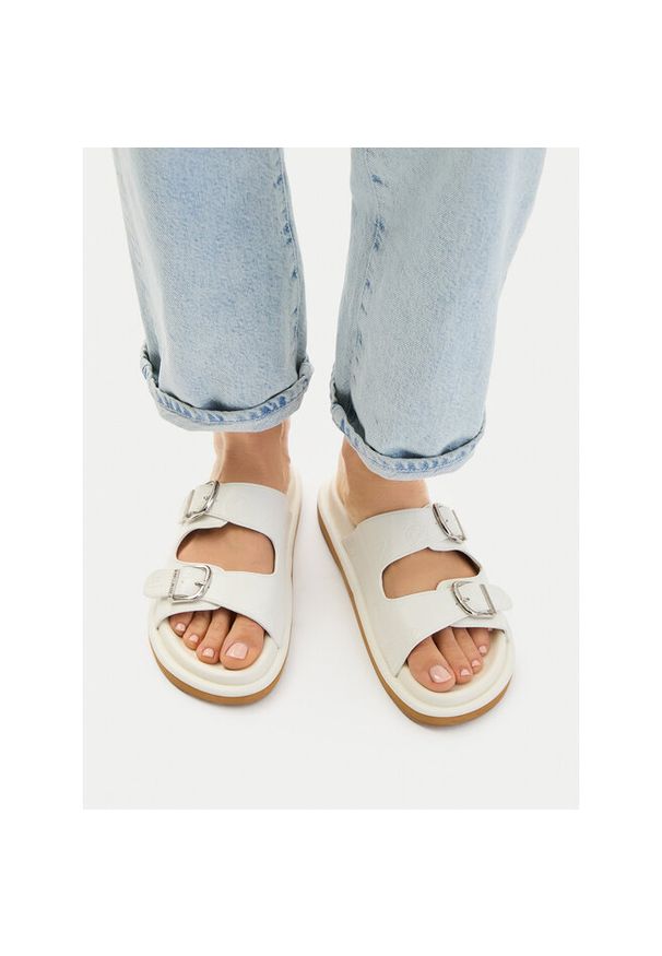 Klapki Guess Jeans. Kolor: biały