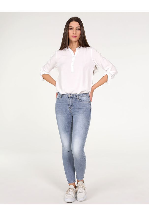 Unisono - SPODNIE - JEANSY. Materiał: jeans. Długość: krótkie. Styl: klasyczny