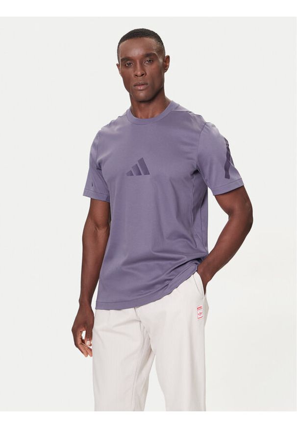 Adidas - adidas T-Shirt Z.N.E. JW4740 Fioletowy Regular Fit. Kolor: fioletowy. Materiał: bawełna