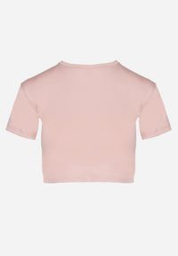 Born2be - Jasnoróżowy T-shirt Crop Top Ozdobiony Literką Koliviela. Okazja: na co dzień. Kolor: różowy. Materiał: jeans. Długość: krótkie. Wzór: aplikacja. Styl: elegancki, casual