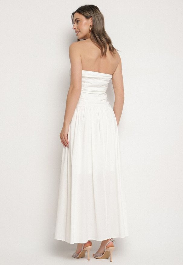 Born2be - Biała Sukienka z Bawełny Typu Bodycon Filarose. Okazja: na co dzień, na randkę, na imprezę. Kolor: biały. Materiał: bawełna. Typ sukienki: bodycon. Styl: klasyczny, elegancki, casual