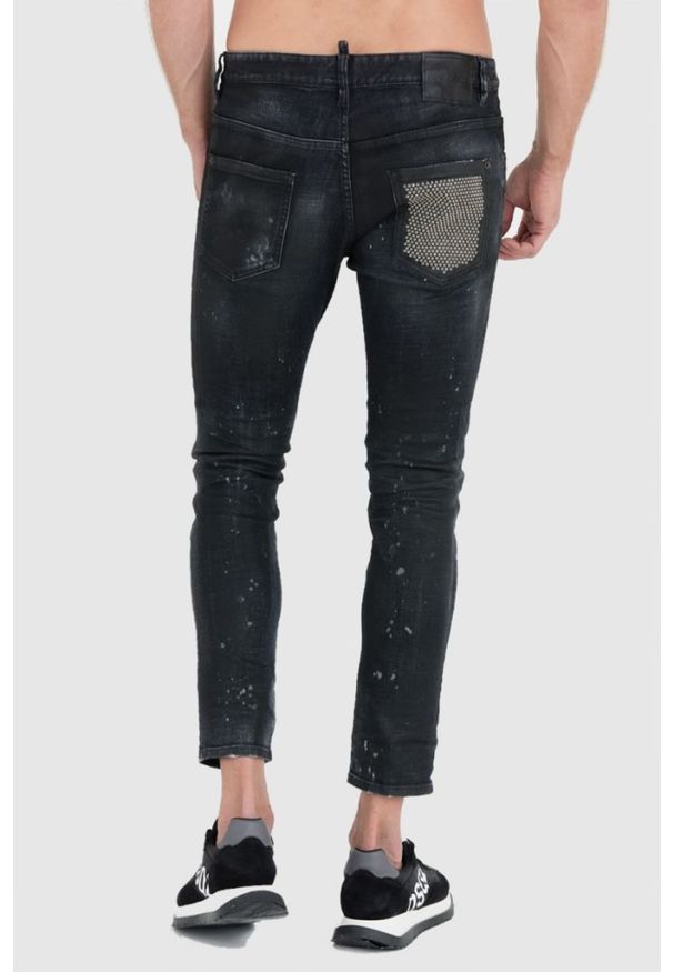 DSQUARED2 Czarne jeansy black ring studs wash skater jeans. Kolor: czarny
