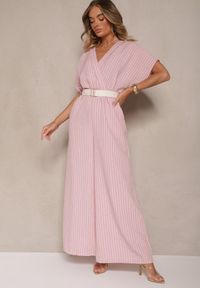 Renee - Różowy Kopertowy Kombinezon z Nietoperzowymi Rękawami i Paskiem Tollamira. Okazja: na co dzień. Kolor: różowy. Styl: elegancki, casual