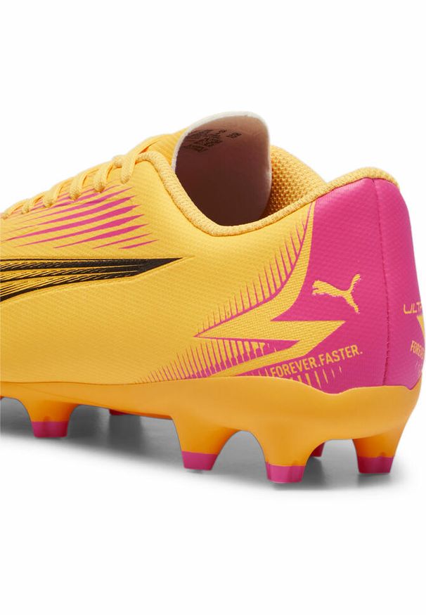 Buty piłkarskie dla dzieci Puma Ultra Play. Zapięcie: bez zapięcia. Kolor: wielokolorowy, różowy, czarny. Materiał: materiał, syntetyk. Szerokość cholewki: normalna. Sport: piłka nożna
