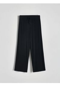 Reserved - Spodnie z szerokimi nogawkami - czarny. Kolor: czarny. Materiał: dzianina