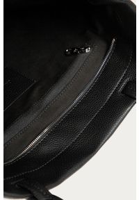Calvin Klein Jeans - Torebka. Kolor: czarny. Wzór: gładki. Materiał: skórzane. Rozmiar: duże. Rodzaj torebki: na ramię #2