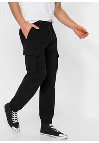 bonprix - Spodnie bojówki ze stretchem i gumką w talii, Regular Fit Straight. Kolor: czarny #1
