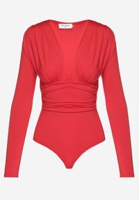 Renee - Czerwone Body z Wiskozą Ozdobione Marszczeniem i Głębokim Dekoltem Labona. Okazja: do pracy, na spotkanie biznesowe. Kolor: czerwony. Materiał: wiskoza. Wzór: aplikacja. Styl: elegancki, biznesowy #7