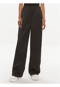 Calvin Klein Jeans Spodnie materiałowe Soft Crinkle J20J223122 Czarny Relaxed Fit. Kolor: czarny. Materiał: syntetyk