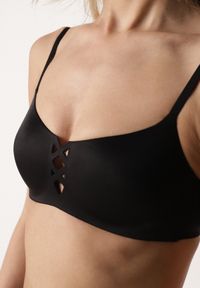 Born2be - Czarny Gładki Biustonosz z Ozdobną Imitacją Sznurowania Azivene. Kolor: czarny. Wzór: gładki #6
