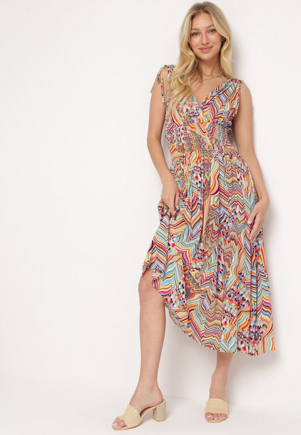 Born2be - Żółto-Różowa Rozkloszowana Sukienka w Stylu Boho z Trójkątnym Dekoltem i Gumką w Talii Galleri. Okazja: na co dzień. Kolor: żółty. Typ sukienki: rozkloszowane, proste. Styl: boho