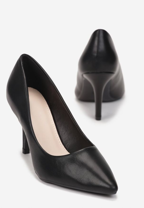 Born2be - Czarne Czółenka Iressa. Zapięcie: bez zapięcia. Kolor: czarny. Obcas: na szpilce. Styl: elegancki, klasyczny