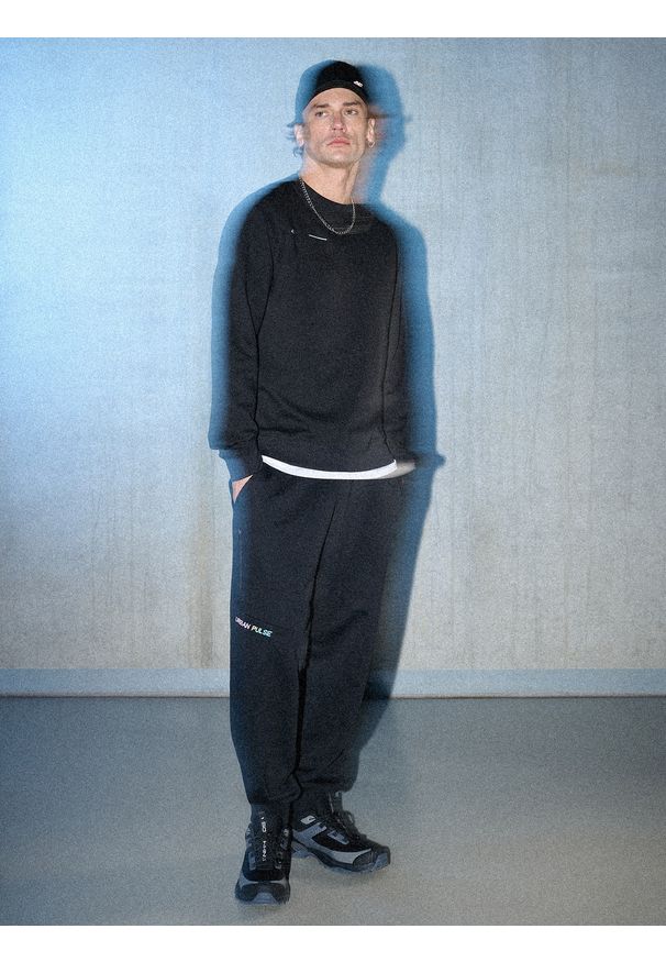 4f - 4F Spodnie dresowe joggery męskie - czarne M. Kolor: czarny. Materiał: dresówka