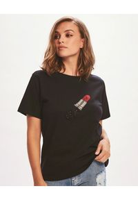 RETROFETE - T-shirt z grafiką szminki. Kolor: czarny. Materiał: bawełna. Styl: elegancki, klasyczny