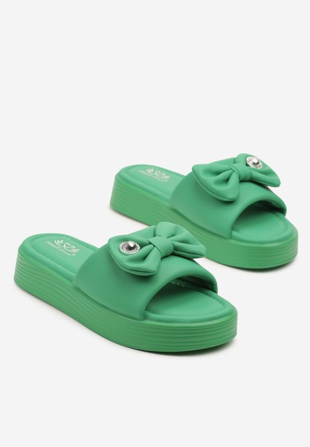 Born2be - Zielone Klapki na Grubej Podeszwie z Kokardką Meradriella. Kolor: zielony. Wzór: aplikacja. Styl: elegancki