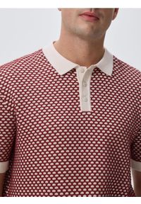 Reserved - Bawełniany sweter polo - czerwony. Typ kołnierza: polo. Kolor: czerwony. Materiał: bawełna