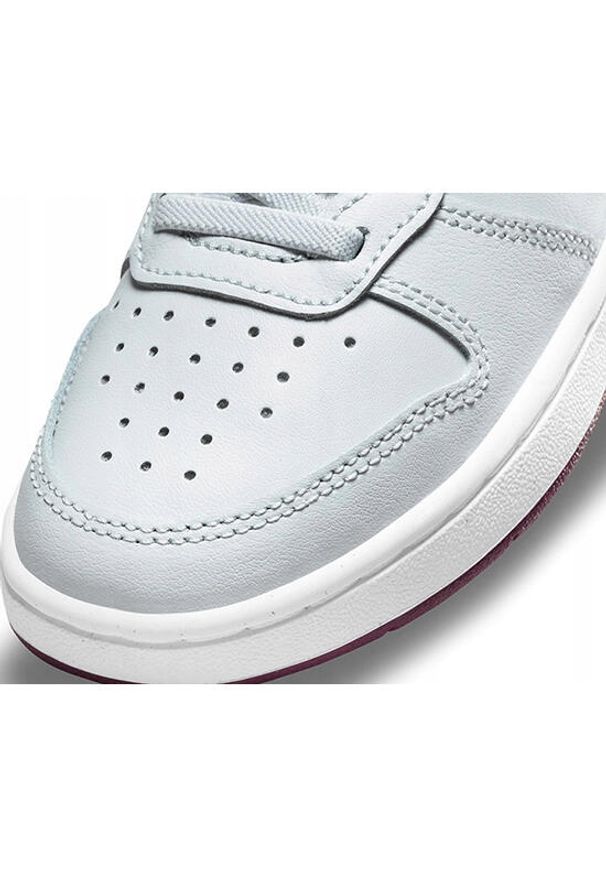 Buty Sportowe Dziecięce Nike Court Borough Low 2 (Psv). Okazja: na uczelnię, na co dzień. Kolor: biały. Model: Nike Court. Sport: turystyka piesza