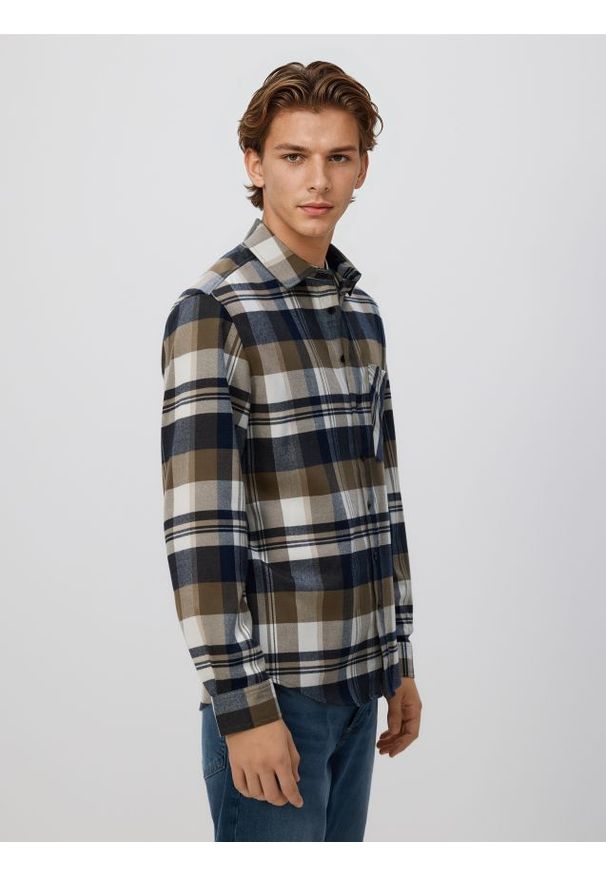 Reserved - Koszula regular fit w kratę - beżowy. Kolor: beżowy. Materiał: tkanina