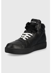 Calvin Klein Jeans sneakersy skórzane kolor czarny. Nosek buta: okrągły. Zapięcie: sznurówki. Kolor: czarny. Materiał: skóra