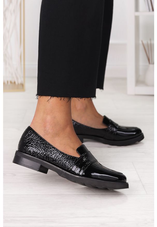 PRO-MODA - Czarne półbuty mokasyny lakierowane polska skóra pro-moda 2589/035. Kolor: czarny. Materiał: lakier, skóra
