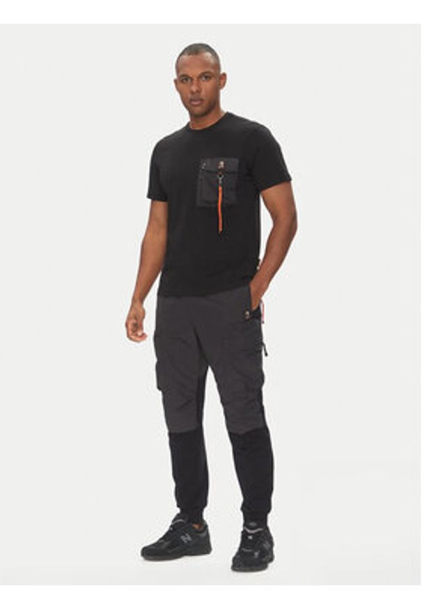 Parajumpers Joggery Osage 25SMPMPARE04 Czarny Regular Fit. Kolor: czarny. Materiał: syntetyk