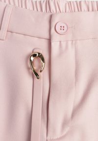 Born2be - Różowe Eleganckie Szorty z Wysokim Stanem i Wąskim Paskiem z Klamrą Rissarah. Okazja: na co dzień. Stan: podwyższony. Kolor: różowy. Wzór: gładki. Styl: elegancki #4