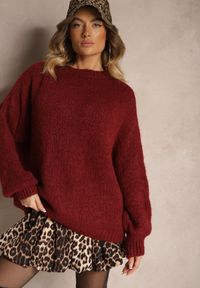 Renee - Bordowy Klasyczny Sweter z Wełną i Wiskozą o Luźnym Kroju Omethea. Okazja: na co dzień, na spacer. Kolor: czerwony. Materiał: wełna, wiskoza. Długość rękawa: długi rękaw. Długość: długie. Styl: klasyczny