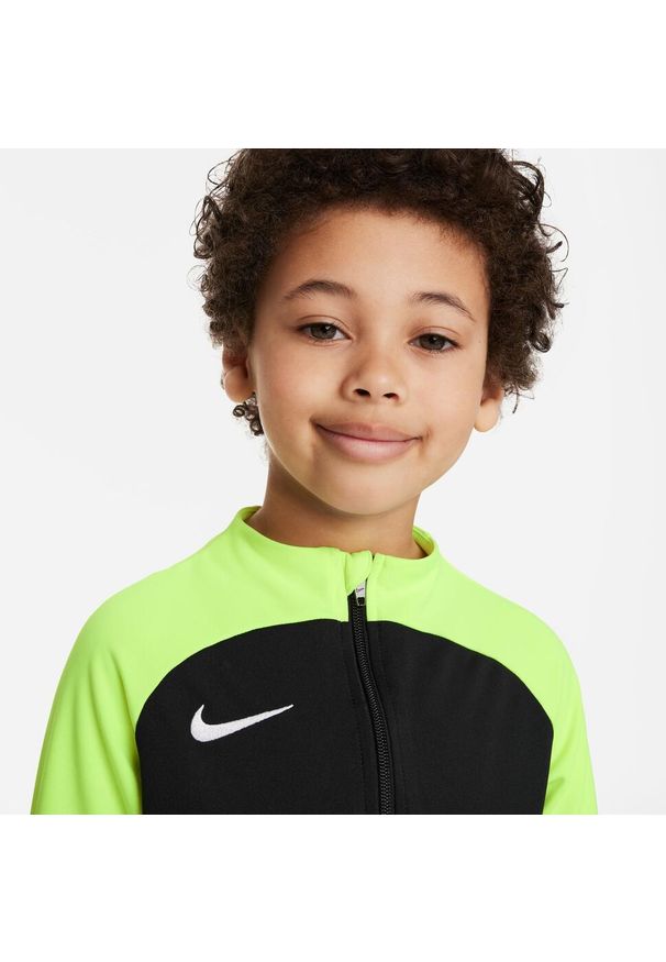 Dres treningowy chłopięcy Nike Academy. Kolor: czarny, żółty, wielokolorowy. Materiał: dresówka