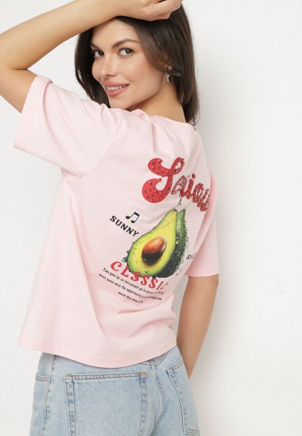 Born2be - Różowy T-shirt z Bawełną i Motywem Awokado Addixa. Okazja: na co dzień. Kolor: różowy. Materiał: bawełna. Styl: casual, klasyczny
