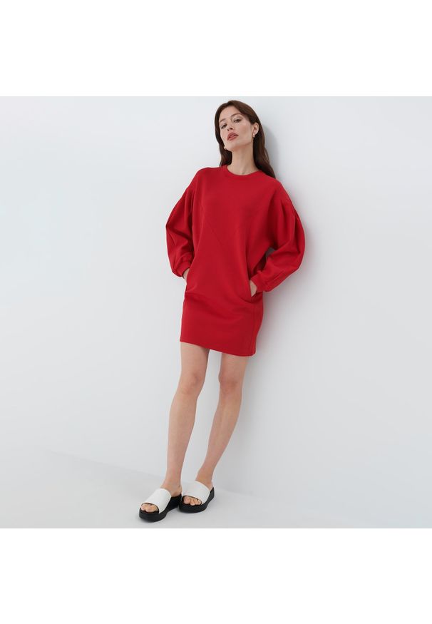 Mohito - Sukienka oversize - Czerwony. Kolor: czerwony. Typ sukienki: oversize