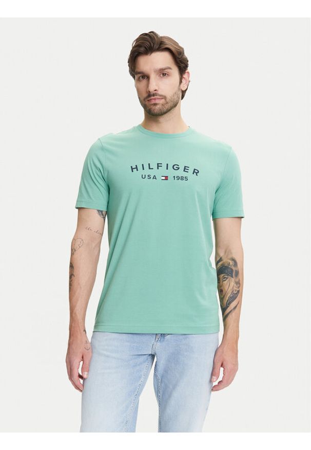 TOMMY HILFIGER - Tommy Hilfiger T-Shirt Fathers Day MW0MW39356 Zielony Regular Fit. Kolor: zielony. Materiał: bawełna
